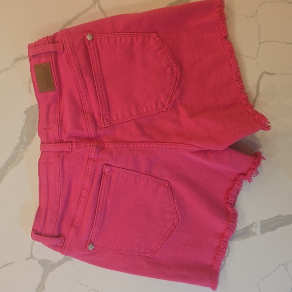 Judy Blue Mid Rise Stretch Garment Dyed Raw Hem Hot Pink Denim Shorts Medium - Picture 4 of 7